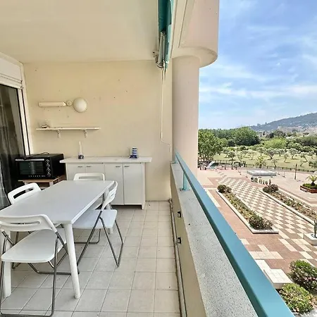 شقة Au Coeur D'antibes - Clim, Piscine Et Parking أنتيب